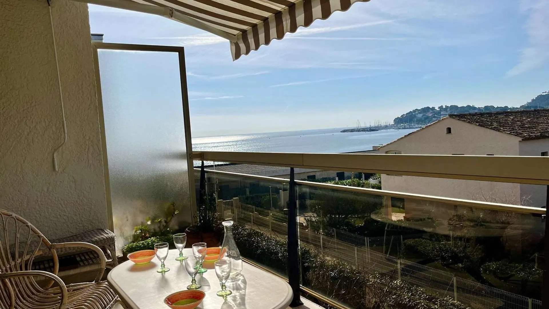 Apartment Studio Moderne Avec Parking Et Climatisation A Cavalaire-Sur-Mer - Fr-1-226B-187